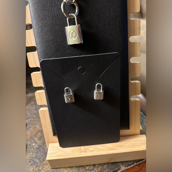 Upcycled zipper pull charm on double style open link chain w/earrings